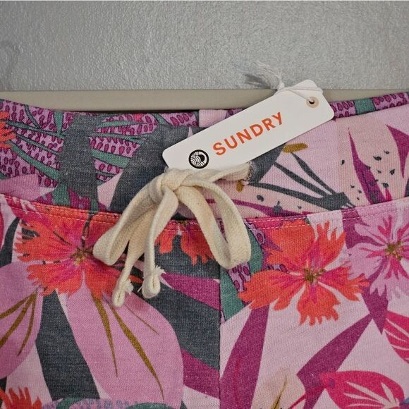 Sundry, tropical feeling comfy shorts. NWT, Size 0/XS - Picture 2 of 4
